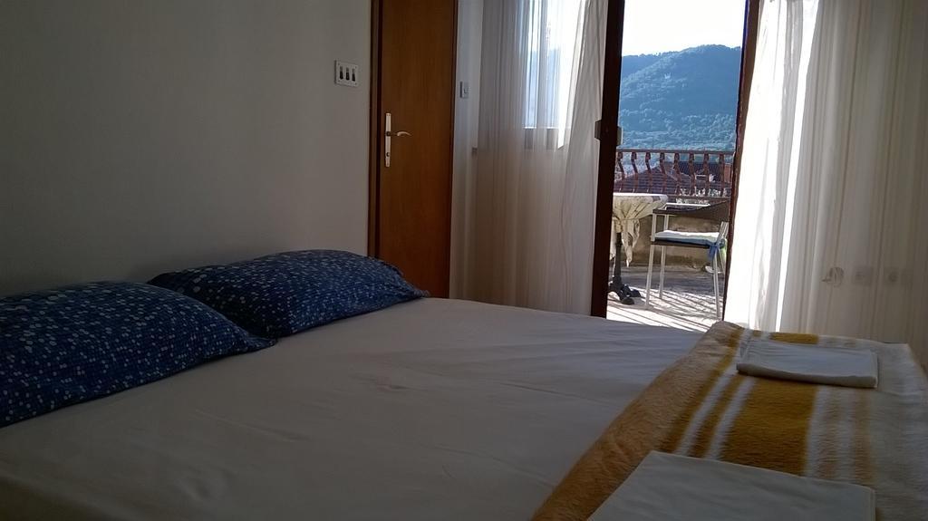 Studio Rade Stari Grad  Buitenkant foto